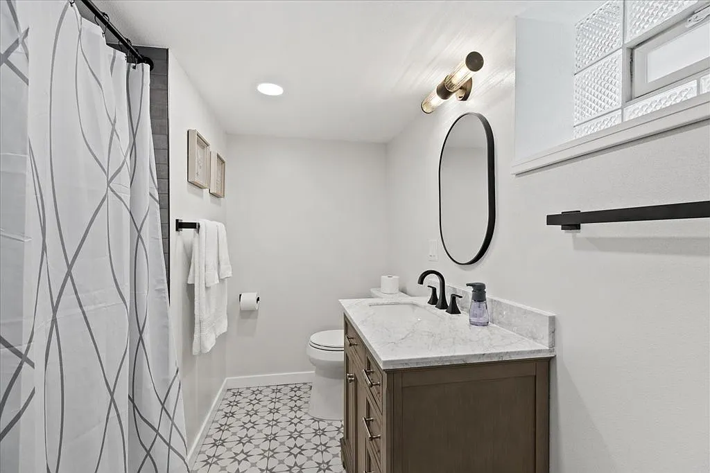 3 bed, 1268 sqft, $3,750 — Photo 2