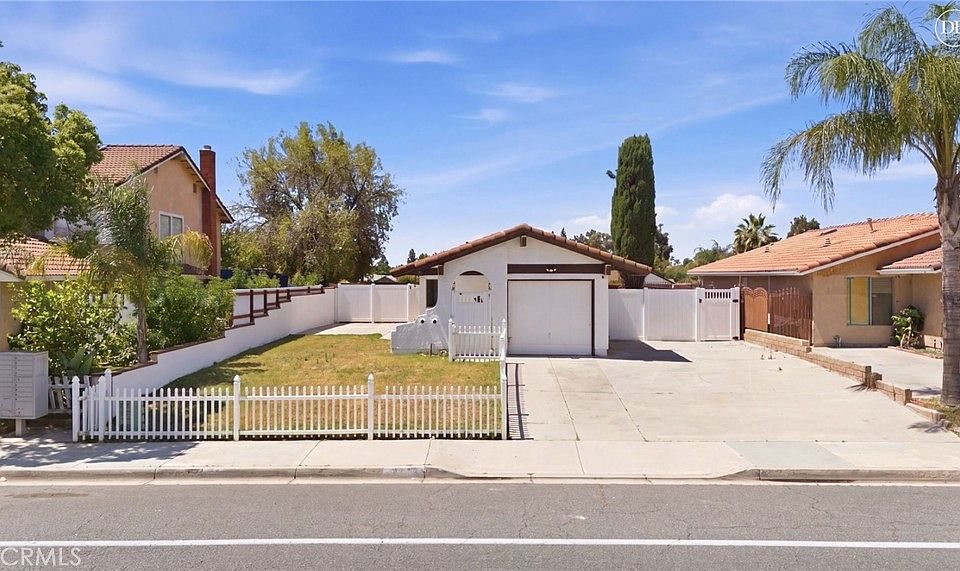 1st image of 23293 Bay Ave