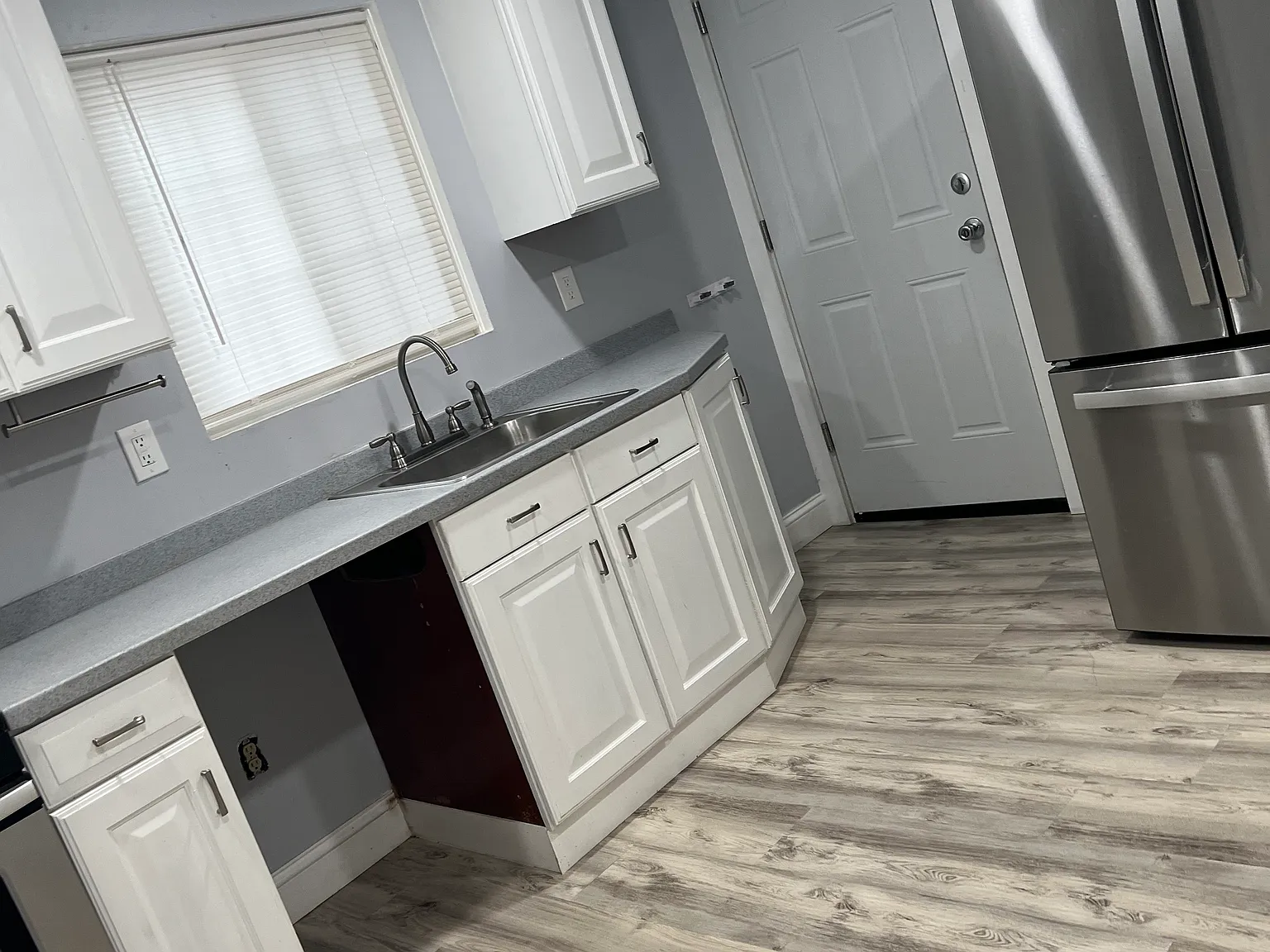 2 bed, 800 sqft, $2,000 — Photo 2