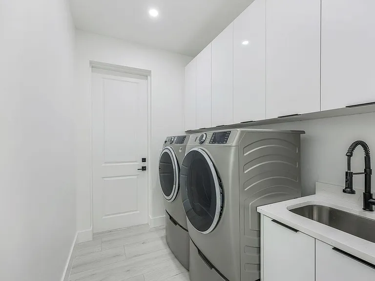2107 SW 39th St — Photo 49