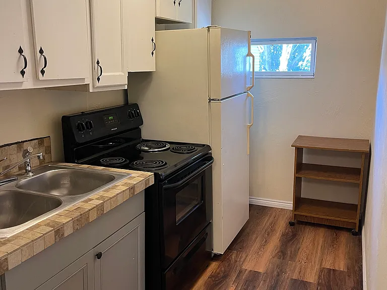338 W 5th St #6 — Photo 5