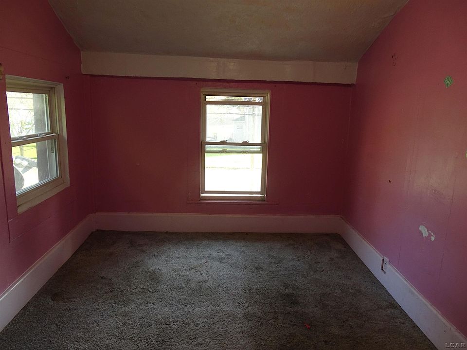 28th image of 665 Dennis St