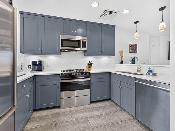 5th image of 1 Miranova Pl APT 1710