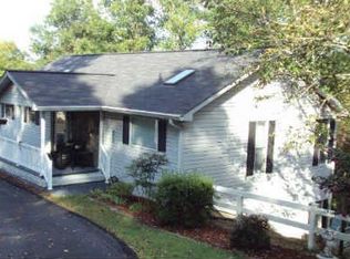 1390 Shenendoa Dr, Ellijay, GA 30540