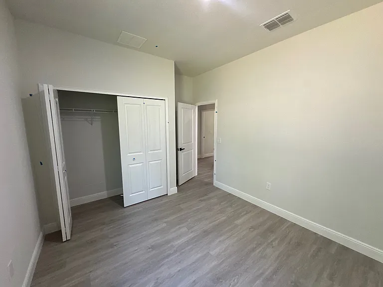 1557 W Elder Ln — Photo 20