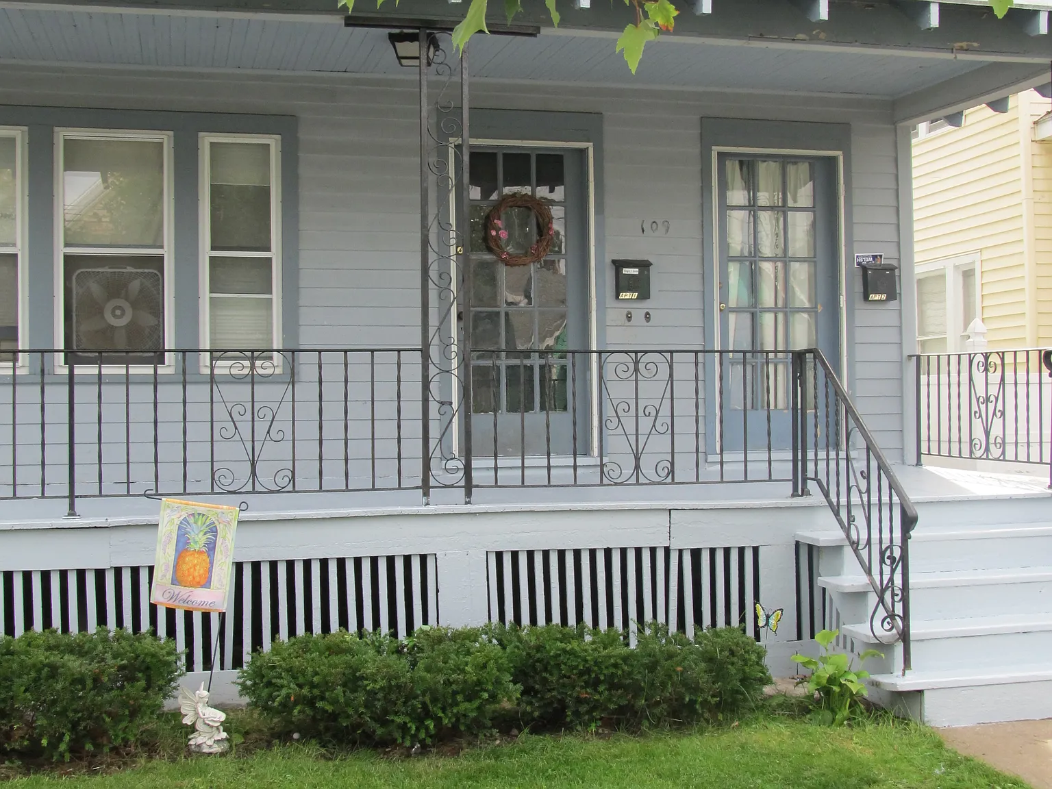 Hawthorne Ave, Utica — Photo 1