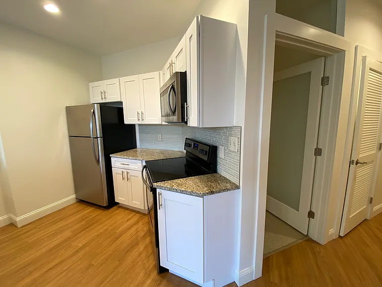 Red Oak at 875 Elm Street — Photo 44