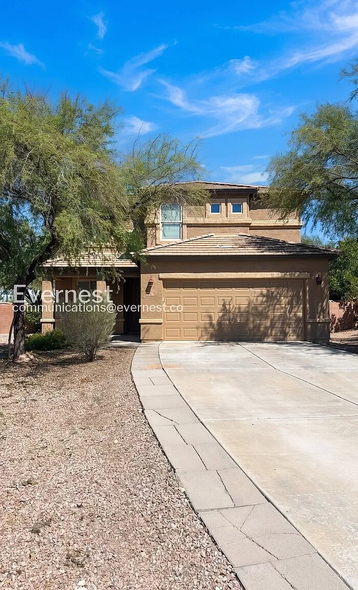 5 bed, 2.5 bath, 2500 sqft, $2,500 — Photo 1