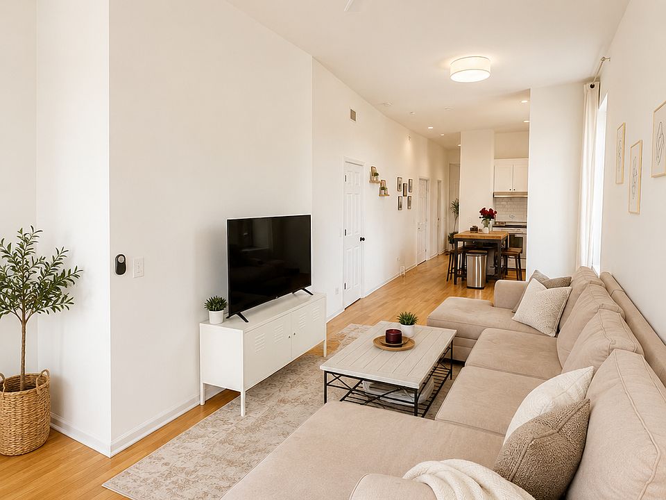 1st image of 946 N Orleans St #303