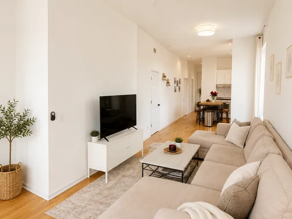 946 N Orleans St #303, Chicago, IL 60610