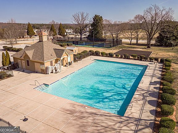 4th image of 598 Georgia Cir