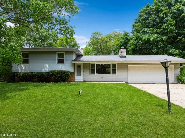 4706 Orchard Ln, Crystal Lake, IL 60014