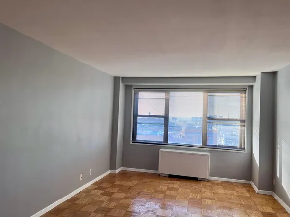 225 Saint Pauls Avenue image 9 of 22