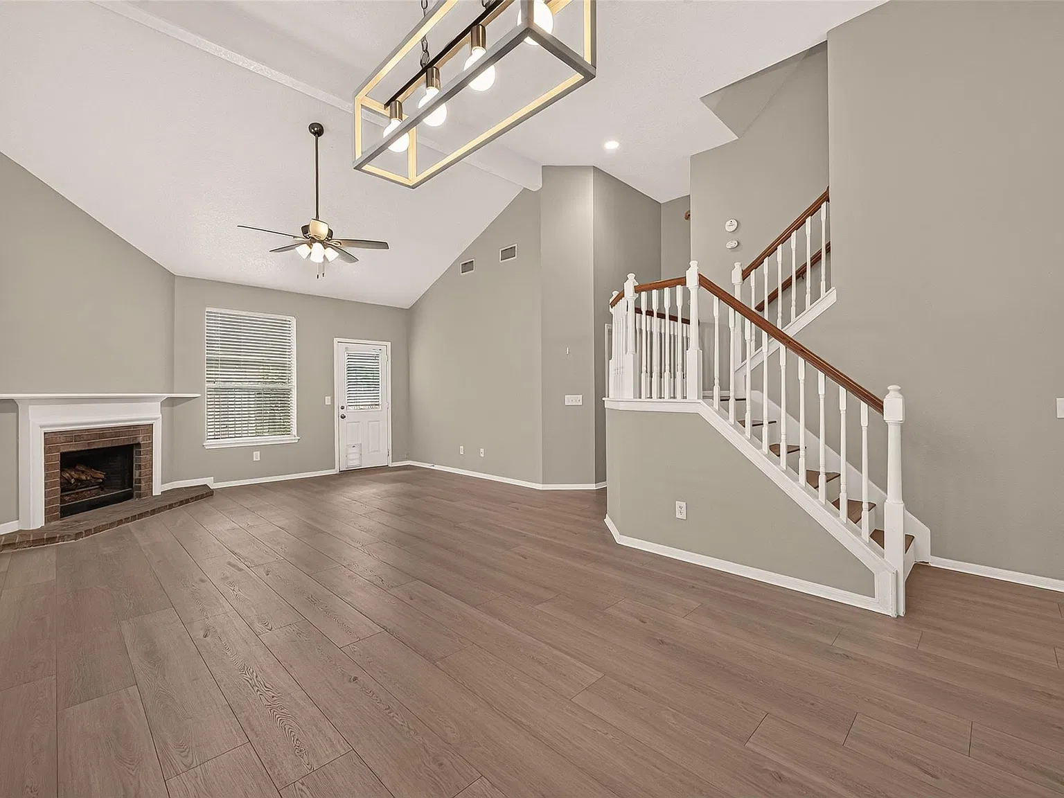 3 bed, 2.5 bath, 1914 sqft, $1,950 — Photo 2