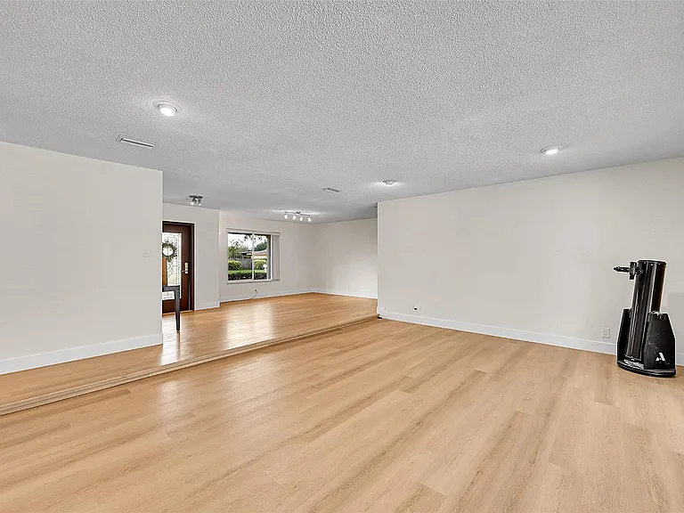 1480 SW 66th Ter — Photo 14