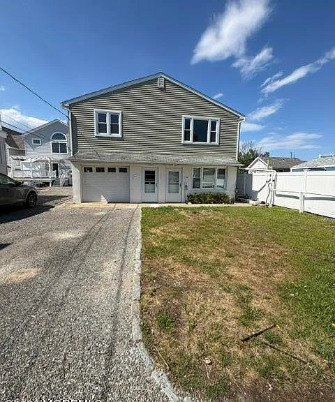 445 E Bayview Ave — Photo 1