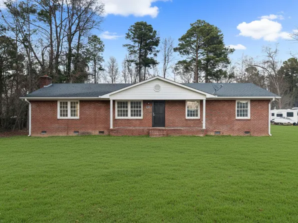 5420 Shipman Rd, Hope Mills, NC 28348