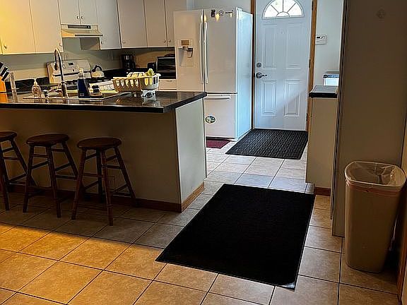 3rd image of 3057 W 72nd St
