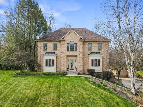 108 Sturbridge Ln, Evans City, PA 16033