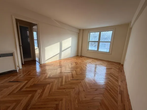 7200 Ridge Boulevard image 1 of 7