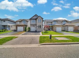 156 Prosperity Dr, Kitchener, ON N2E4E8