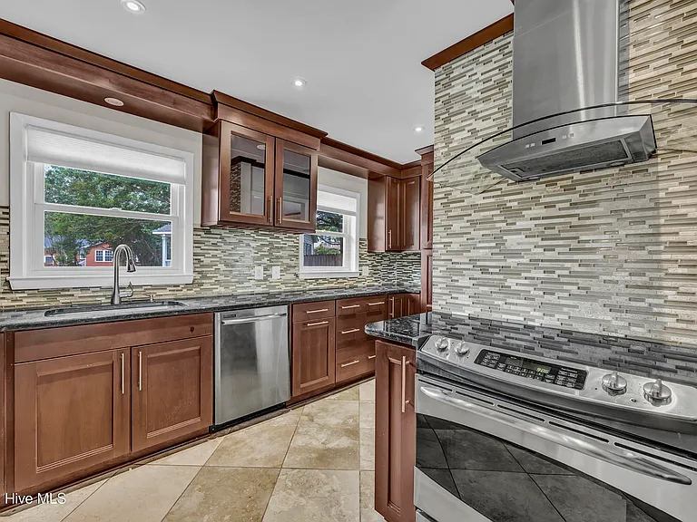 917 Wordsworth Dr — Photo 6
