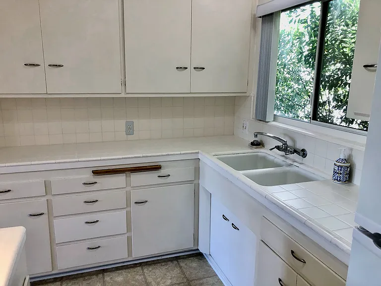 E Chevy Chase Dr — Photo 26
