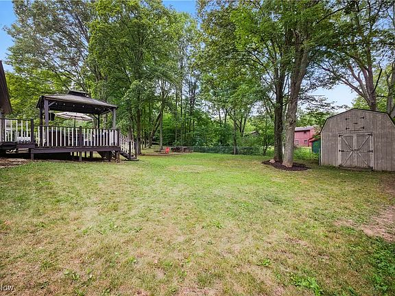 3rd image of 46412 Dogwood Cir