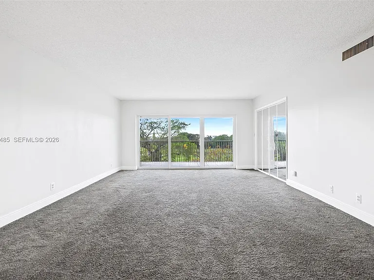 3050 N Palm Aire Dr #501 — Photo 10