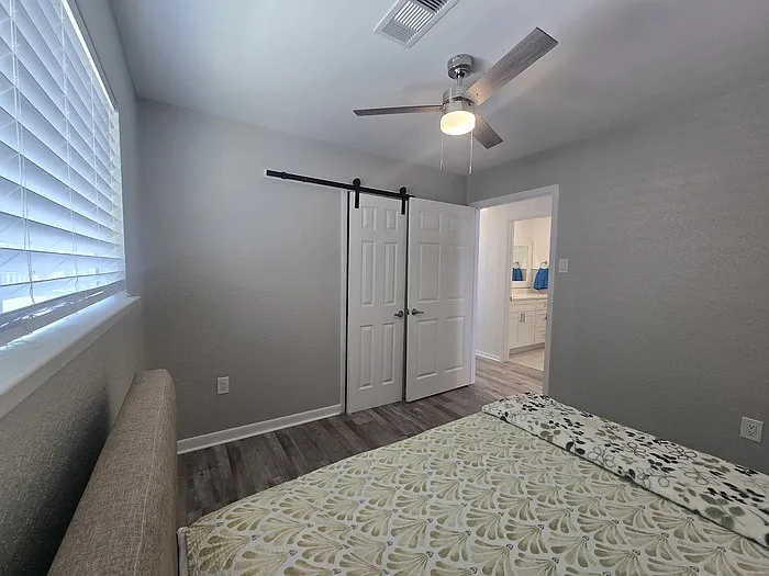 211 Redfish Dr — Photo 16