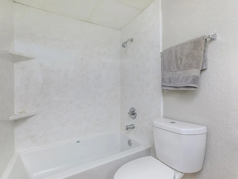 Bel Air Creekside — Photo 43