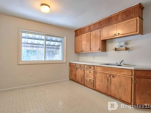 33 Grandview Rd, Hummelstown, PA 17036