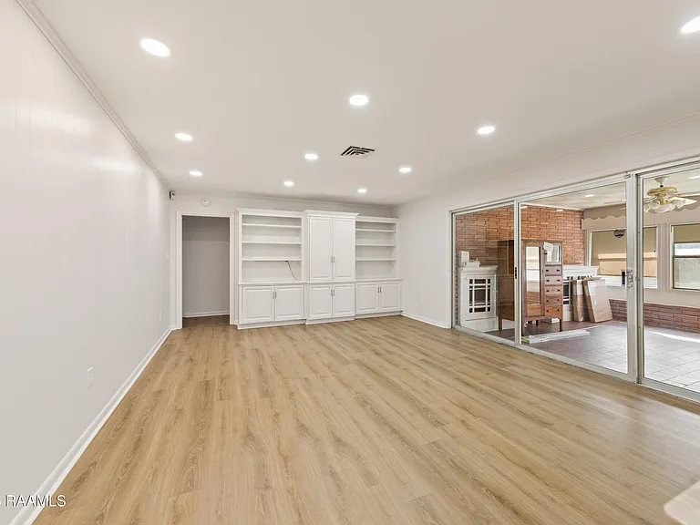 223 Stephanie Ave — Photo 5