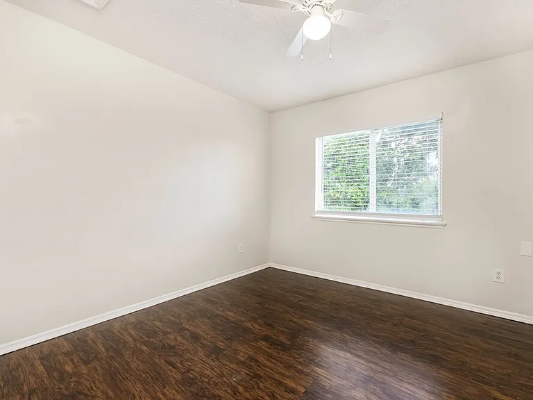 1231 Heather Lake Dr — Photo 15