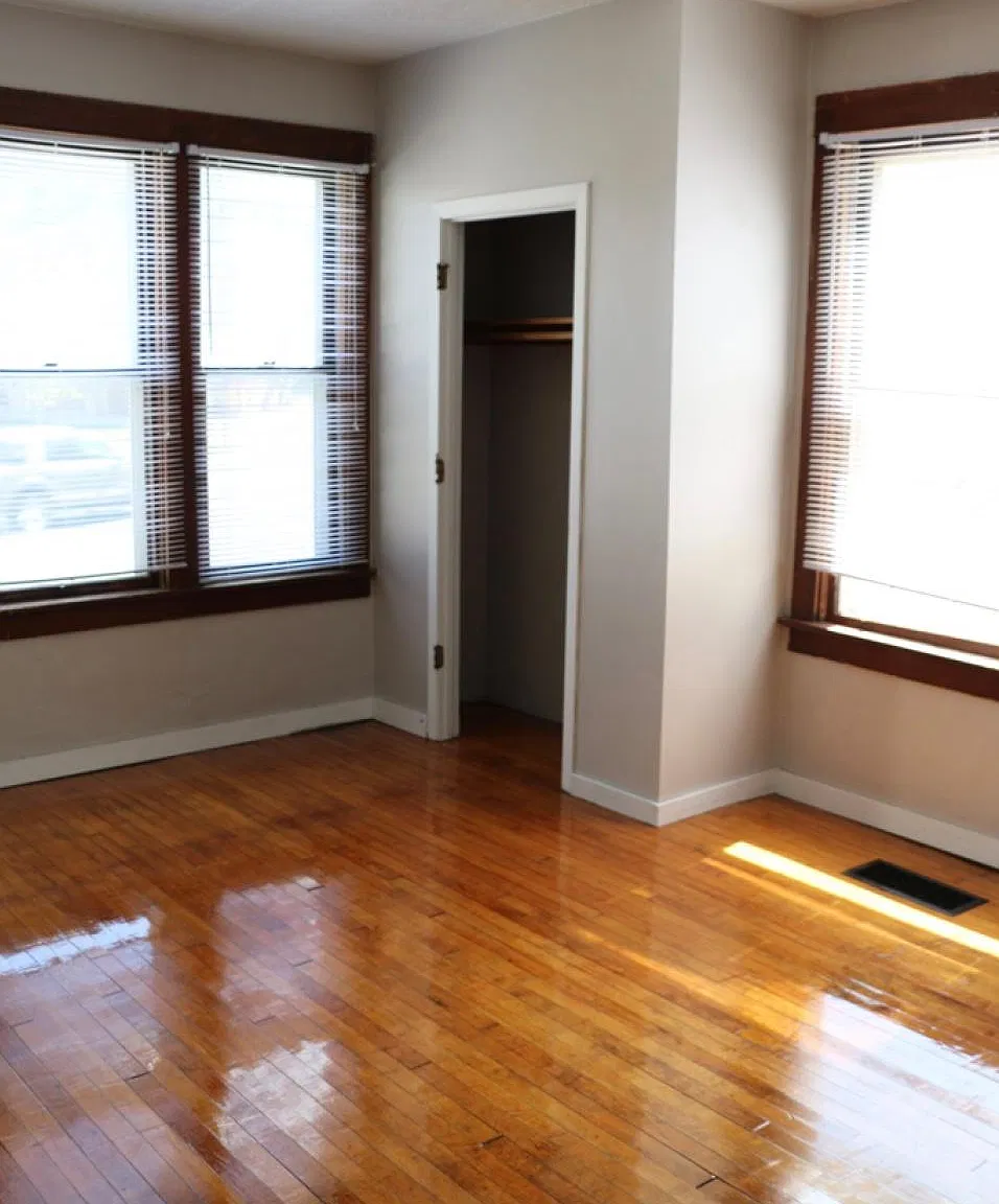 6 bed, 1654 sqft, $2,610 — Photo 2