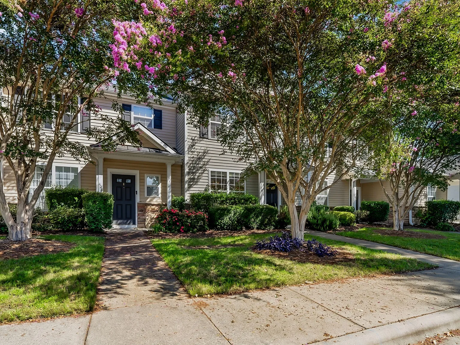 3 bed, 2.5 bath, $1,875 — Photo 4