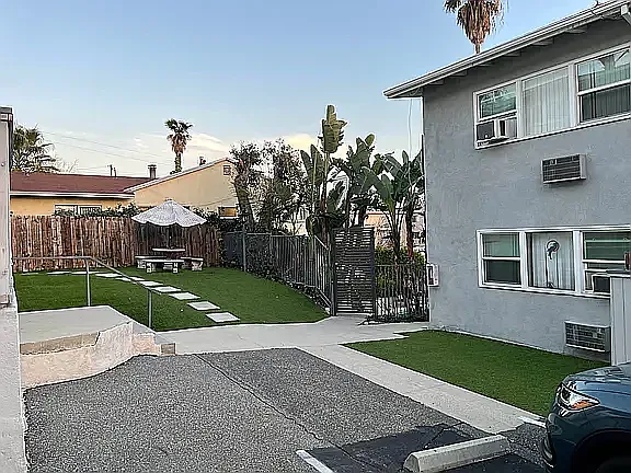 11104 Aqua Vista St — Photo 2