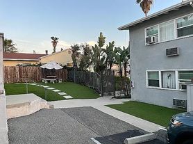 11104 Aqua Vista St