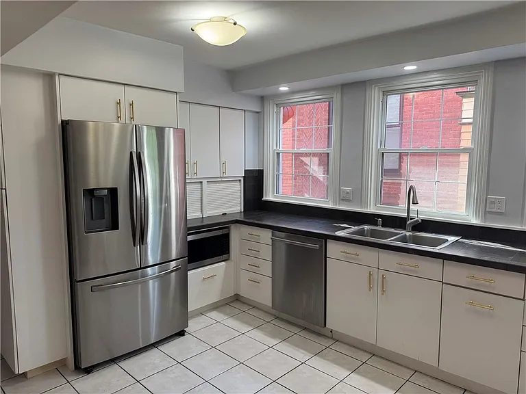 703 Saint James St — Photo 22