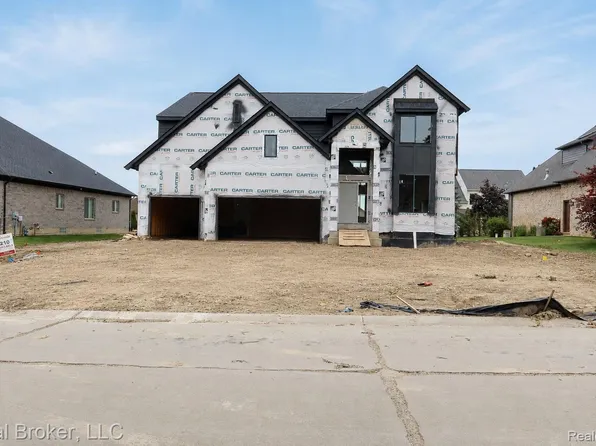 35704 Addison Dr, New Baltimore, MI 48047
