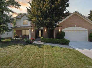 24447 Elmhurst Ave, Farmington Hills, MI 48336
