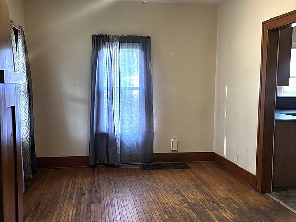 5th image of 616 Wood St