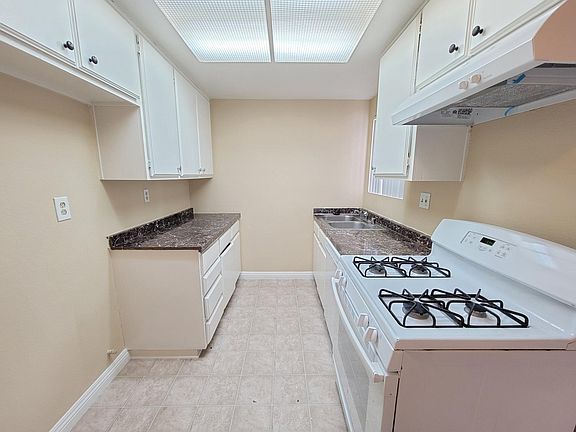2nd image of 3160 Vineland Ave APT 9