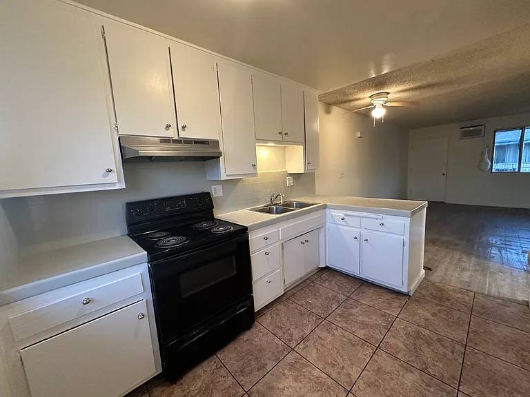 7350 Valaria Dr — Photo 7