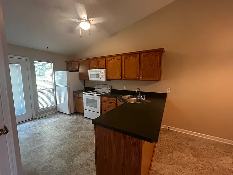 92 Steeplechase Ln #92 — Photo 1