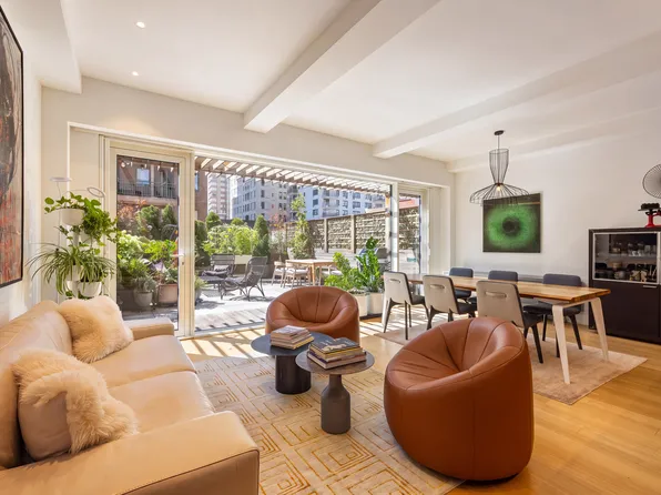318 W 52nd St #4E, New York, NY 10019