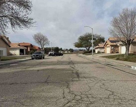 Exterior Neighborhood (street photo)