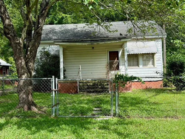 207 Riverside Ave, Tallassee, AL 36078