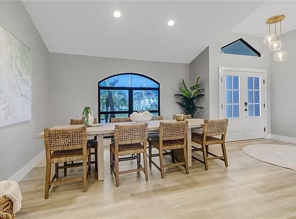 4th image of 350 Henderson Ct