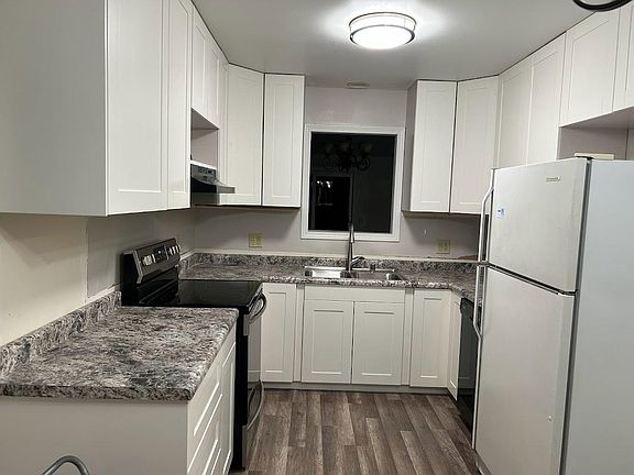 3rd image of 5860 Woodland Dr